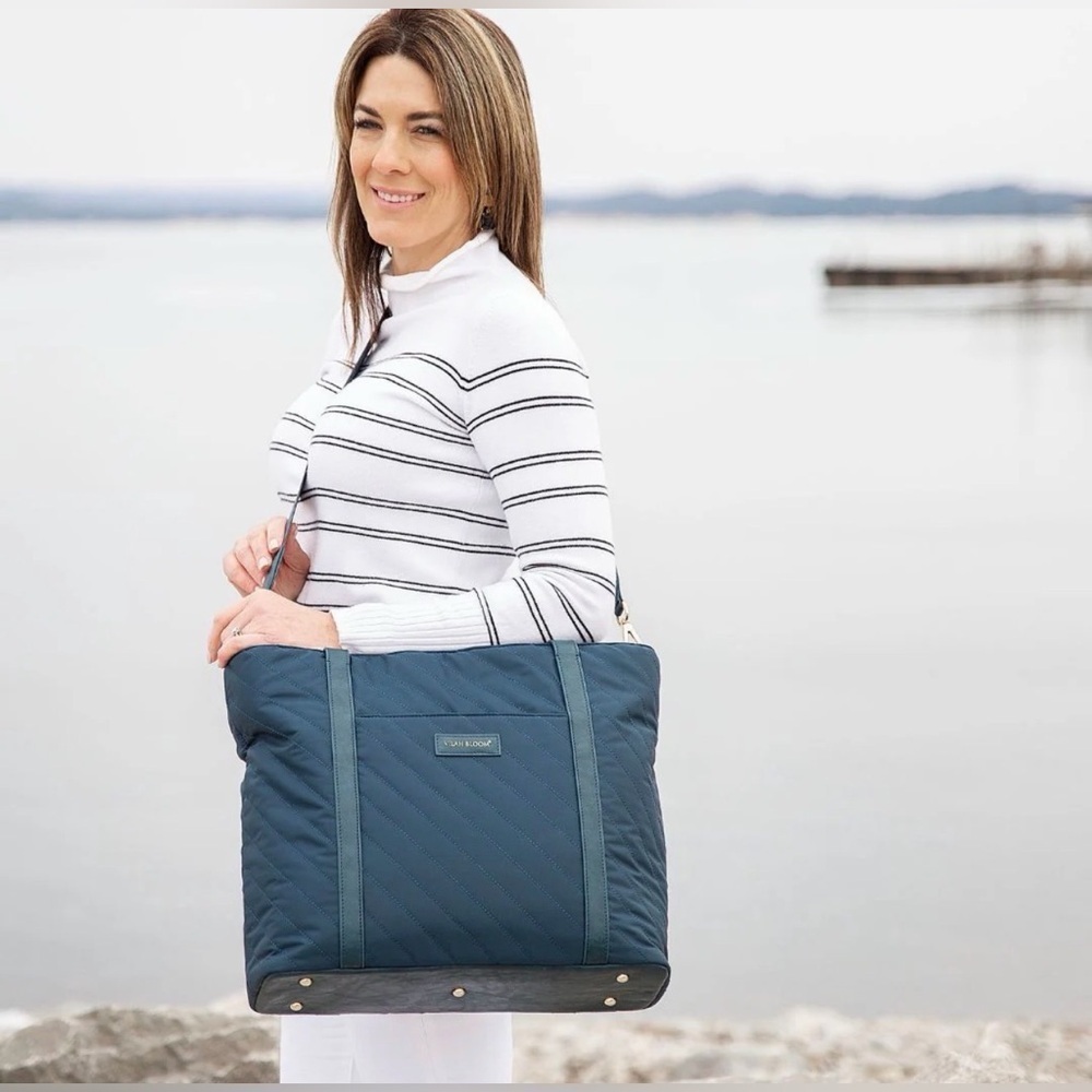 Vilah Bloom Quilted Nylon Tote Navy New without tag - Picture 4 of 13